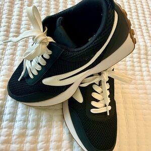 Women’s size 8 Dolce Vita Black & White Athletic Sneakers with Cream Laces